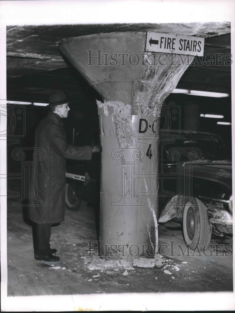1963 Press Photo John Straian, Building Dept. Inspector checks several pillars - Historic Images
