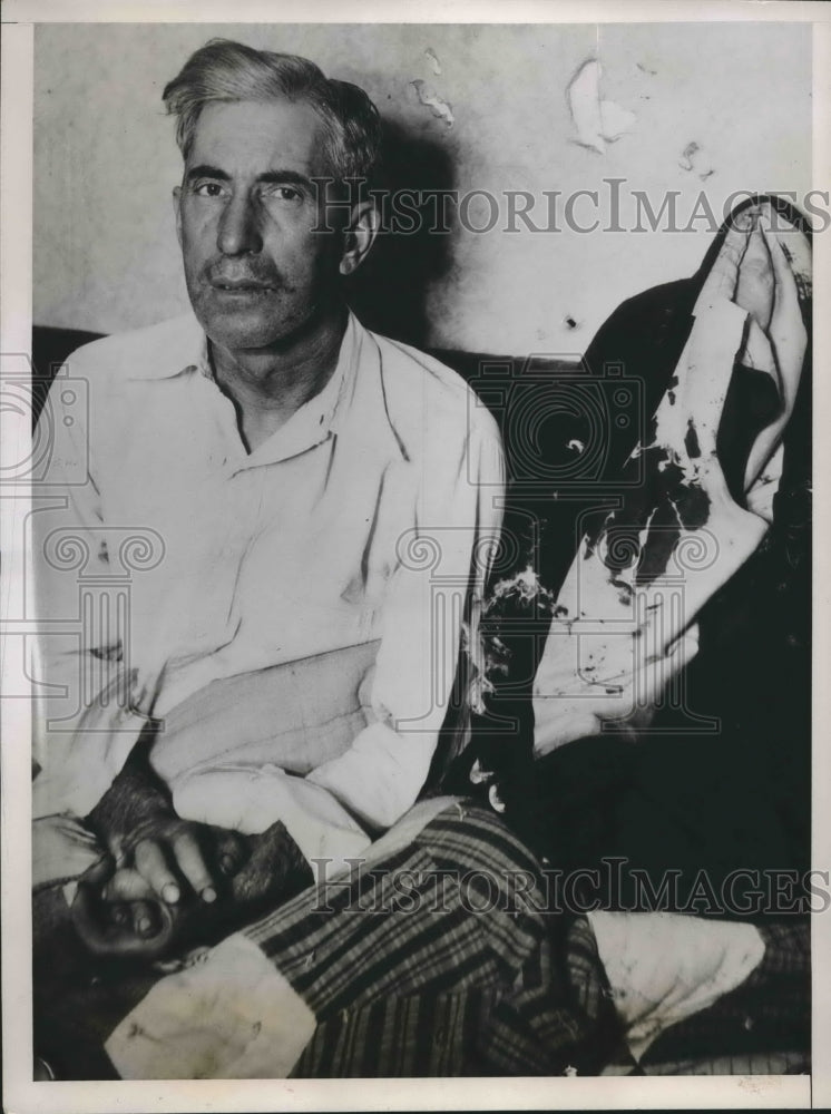 1935 Harley Thompson of Ohio Tarred and feathered by youths. - Historic Images