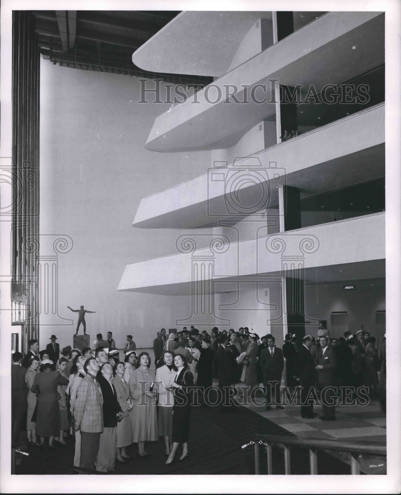 1954 crowd on tour of United Nations Headquarters in New York - Historic Images