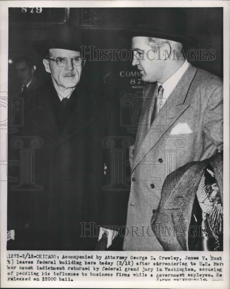 1951 Press Photo George Crawley &amp; James Hunt Leave After Surrender to Feds - Historic Images