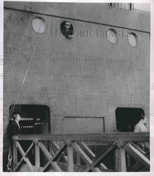 1954 Earl Street Sherry Aboard British Liner Queen Mary  - Historic Images