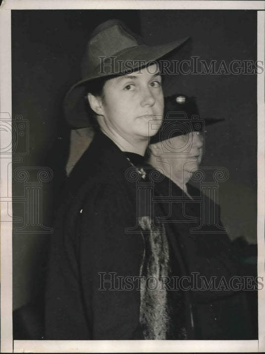 1939 Geraldine Graham, nurse of the Pantages children & her mother - Historic Images
