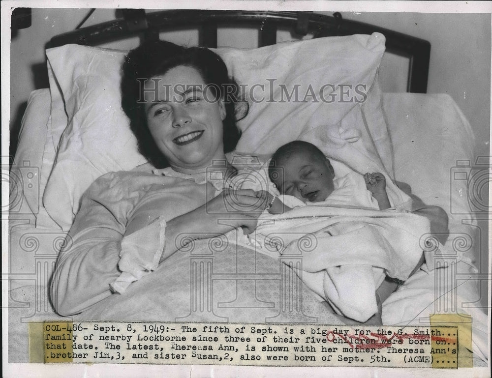 1949 Mrs.Smith with born with same date with her fivee Children. - Historic Images