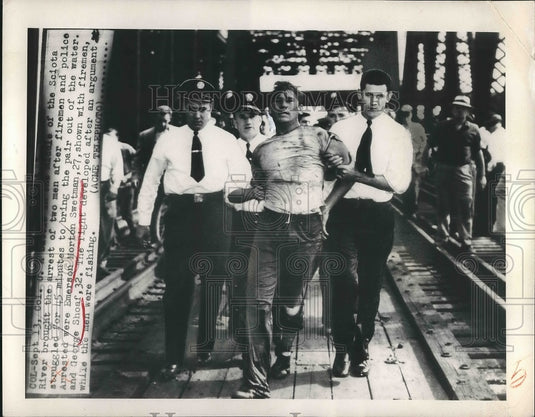 1949 Press Photo Emerson Morton arrested by Police after created a fight. - Historic Images