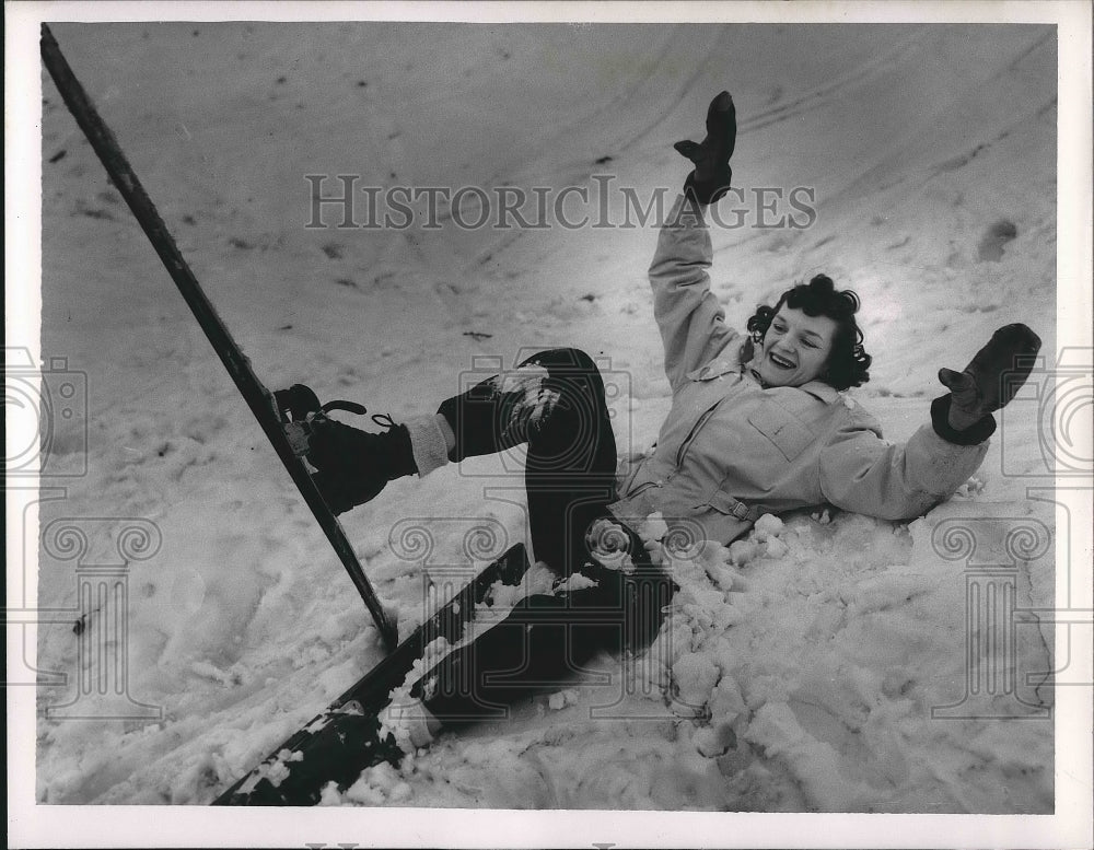 1951 Press Photo Caroline Gerber stuck in the snow. - Historic Images