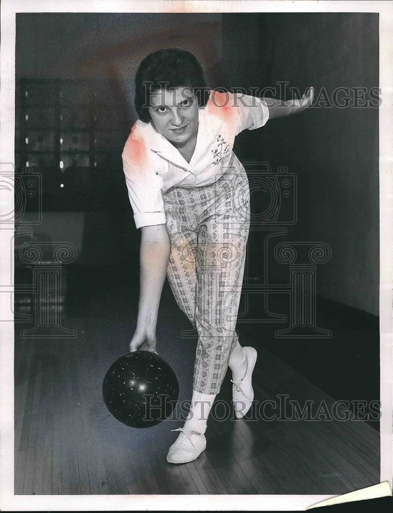 1962 Teen of the week, Patricia Sustaric bowling  - Historic Images