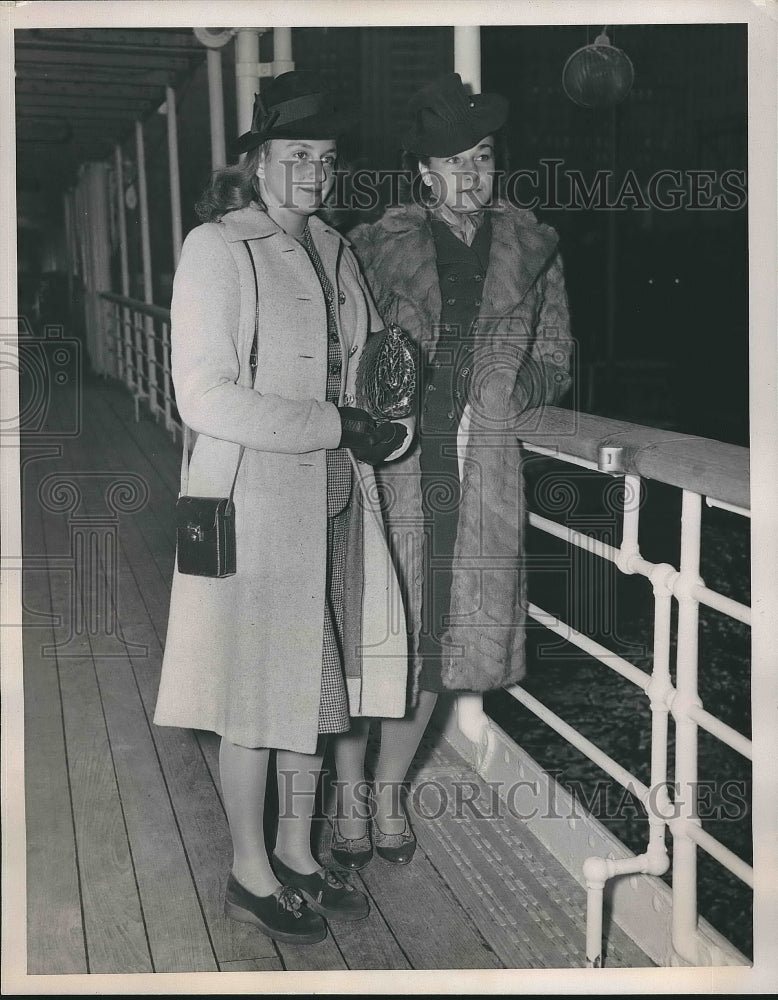 1941 Anita Goich &amp; Sister SYlvia from Chile  - Historic Images