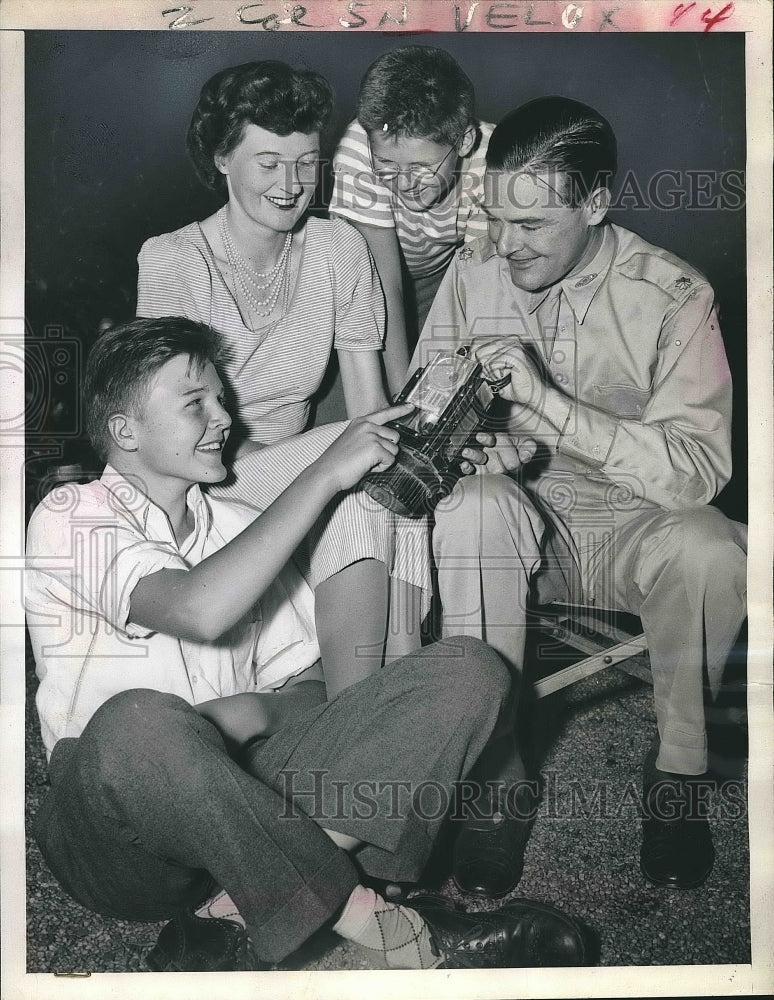 1942 Press Photo Sen. Maj. Henry Cabot Lodge of Mass. & his family - nea93588 - Historic Images