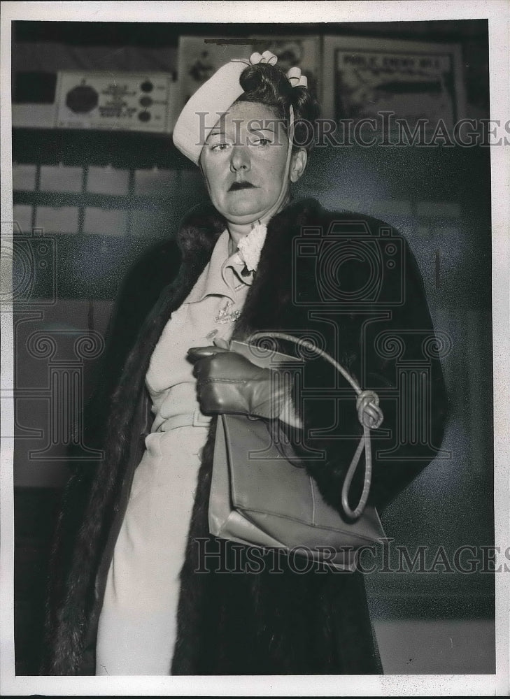 1938 Press Photo Mineola, NY Mrs Sally Milgrim, fashion expert - nea93597 - Historic Images