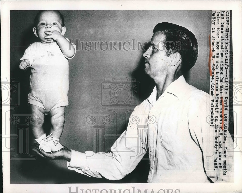 1949 Press Photo David Lee Schube Albert Schube Balancing Baby On Dad&#39;s Hand - Historic Images