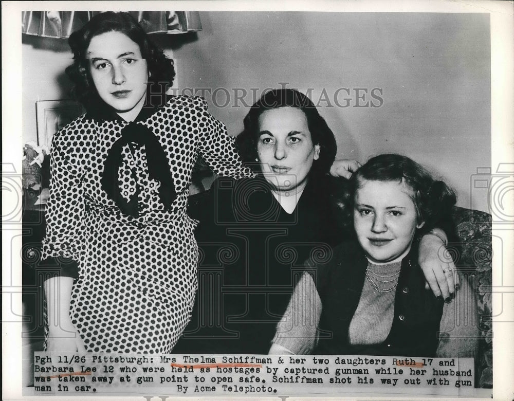1949 Press Photo Mrs Thelma Schiffman Barbara Lee Held As Hostages Bank Rob - Historic Images