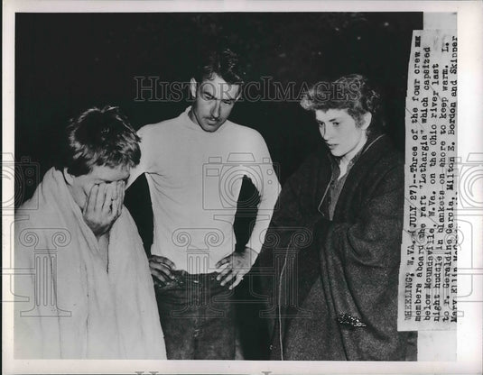 1951 Press Photo Crew Members of Raft Lethargia Capsized - nea94239-Historic Images