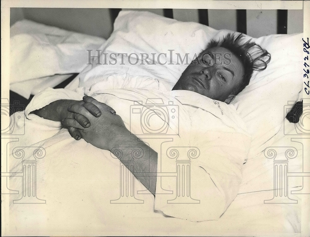 1936 William Gifford In Hospital After Rescue From Sinking Ship - Historic Images