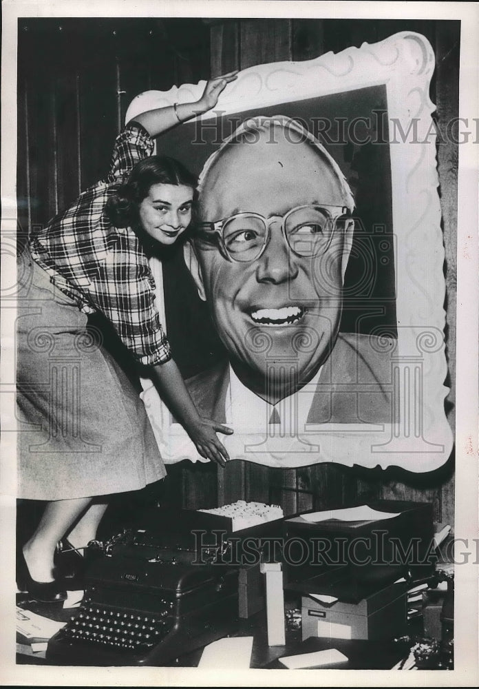 1952 Dodie Smart Senator Taft Campaign Worker Newark Headquarters - Historic Images