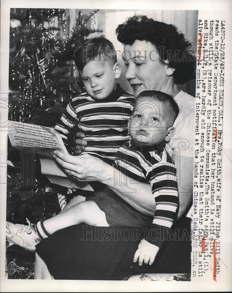 1949 Press Photo Ruby Smith Wife Of Navy Pilot Bill Smith With Sons Pat &amp; Mike - Historic Images