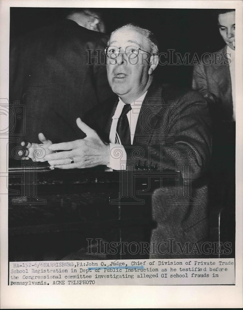 1951 Press Photo John O Judge Chief of Division of Private Trade School Registra - Historic Images