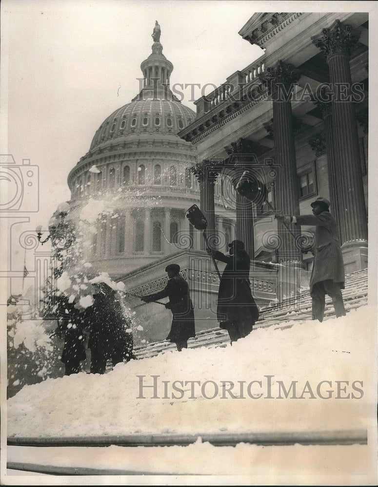 1939 Press Photo Workmen Remove Snow From Steps Of Capital Building Washington - Historic Images