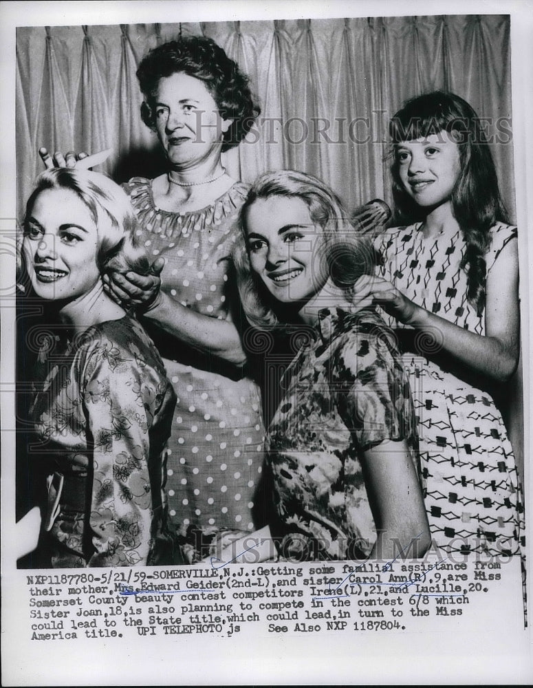 1959 Press Photo Mrs. Edward Geider & Sister Carol During Miss America Contest - Historic Images