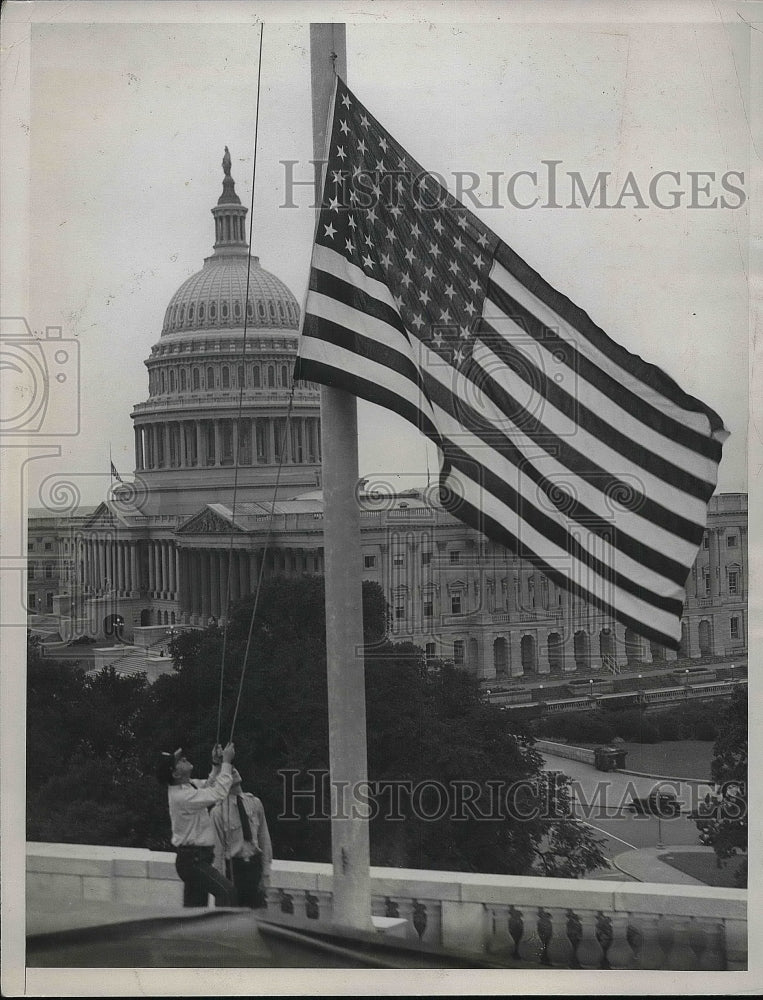 1937 Press Photo Policemen Lowering Flag To Half Mast Atop Senate Office - Historic Images