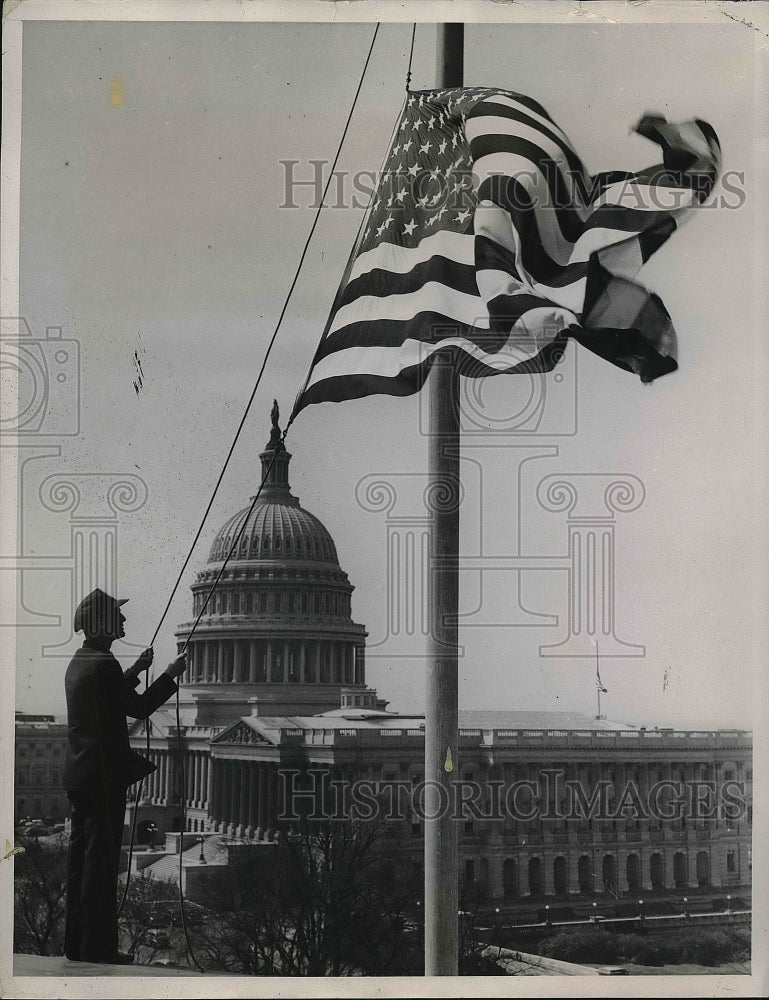 1939 Press Photo Senate Office flag lowered to honor Senator J Hamilton Lewis - Historic Images