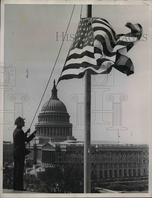 1939 Press Photo Senate Office flag lowered to honor Senator J Hamilton Lewis - Historic Images