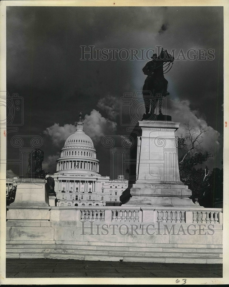 Press Photo Grant Memorial near United States Capitol - nea94664 - Historic Images