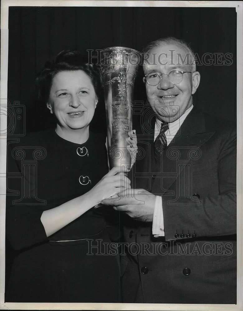 1941 H.D. Halstead &amp; Mrs. John Gardner During Bridge Tournament - Historic Images