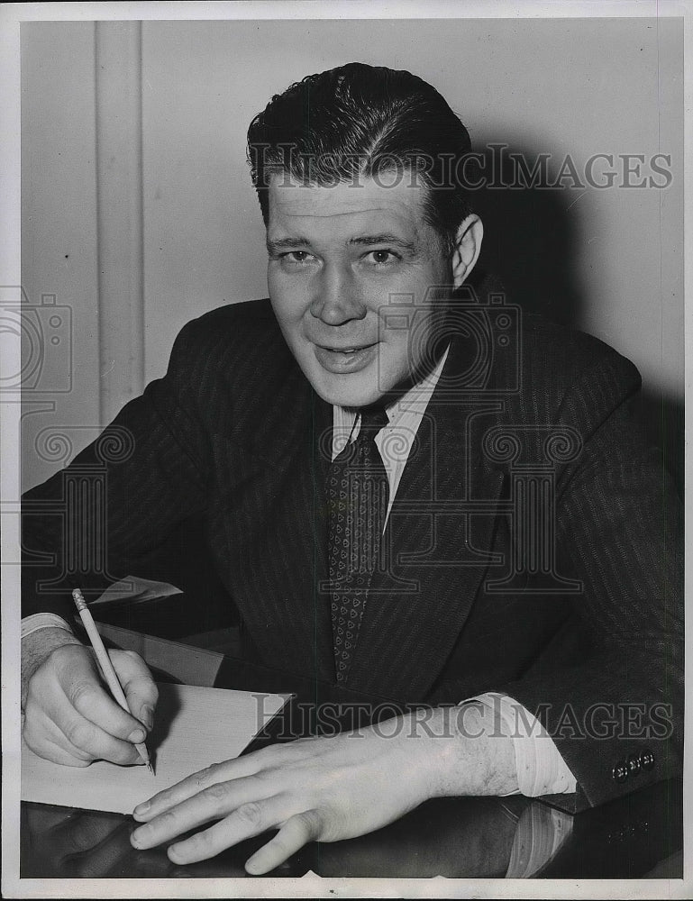 1941 Press Photo John Groves Manager Of Washington National Airport - nea94707 - Historic Images