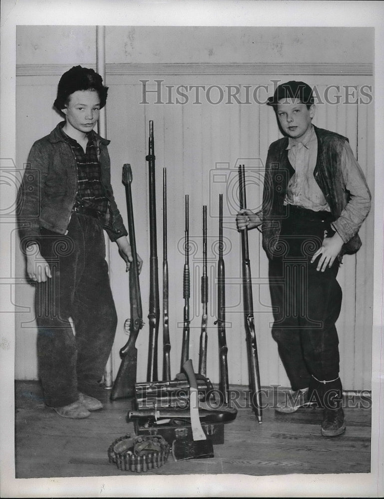 1941 Press Photo Young Bandits William Hunter and Emmet Jones with their Guns.-Historic Images