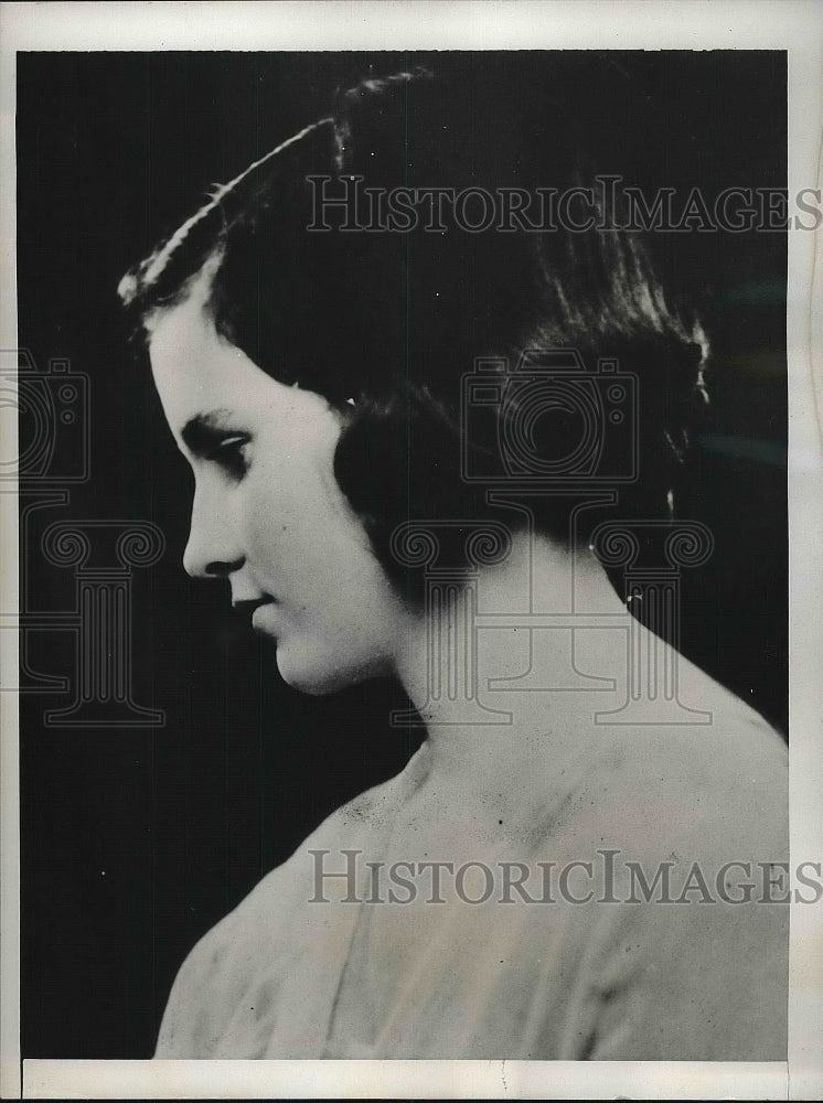 1939 Mrs. Majorie Drexel Grundy Sued In Connecticut Court - Historic Images