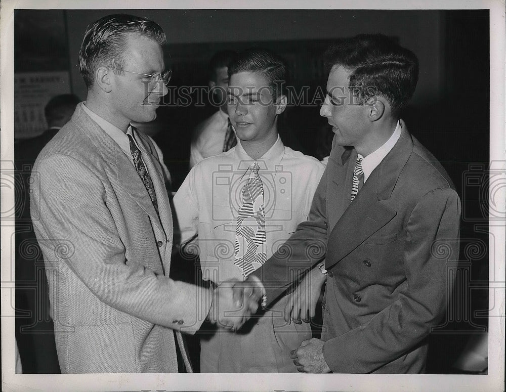 1947 Press Photo George &quot;Bud&quot; Gollum With Lester Nelson Jr. &amp; Philip Mason-Historic Images