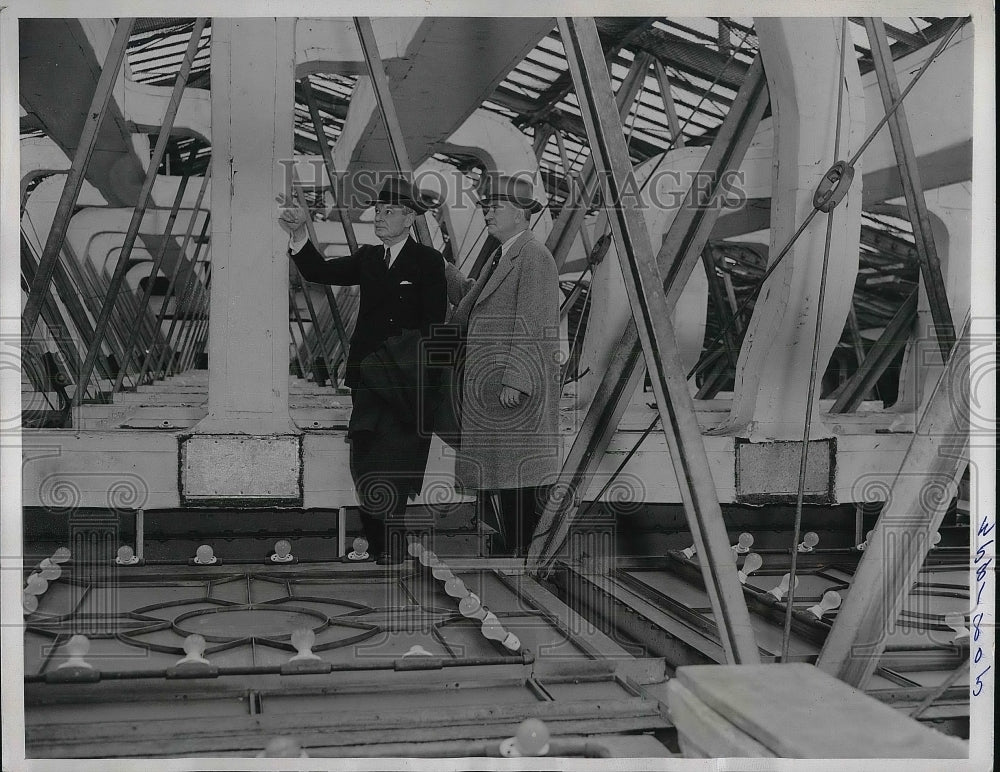 1940 David Lynn and James Scanlon on Capitol building  - Historic Images