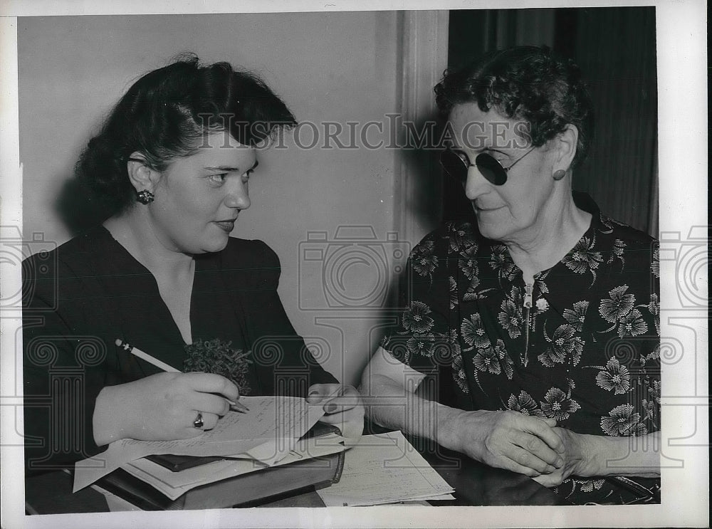 1947 Blind Widow Laura Gould Sees Specialist For Possible Surgery - Historic Images