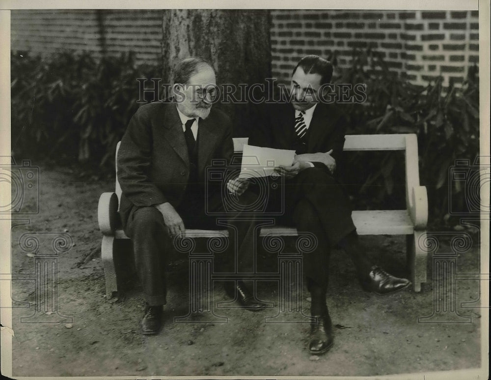 1930 John Nemphill Governor & Father E. Dalletty Sitting On Bench - Historic Images