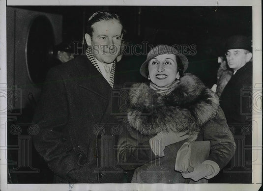 1934 Press Photo Madame Galli-Curci & Husband Homer Samuels Arriving In New York - Historic Images