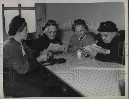 1934 Press Photo Four Women sitting at a table - Historic Images