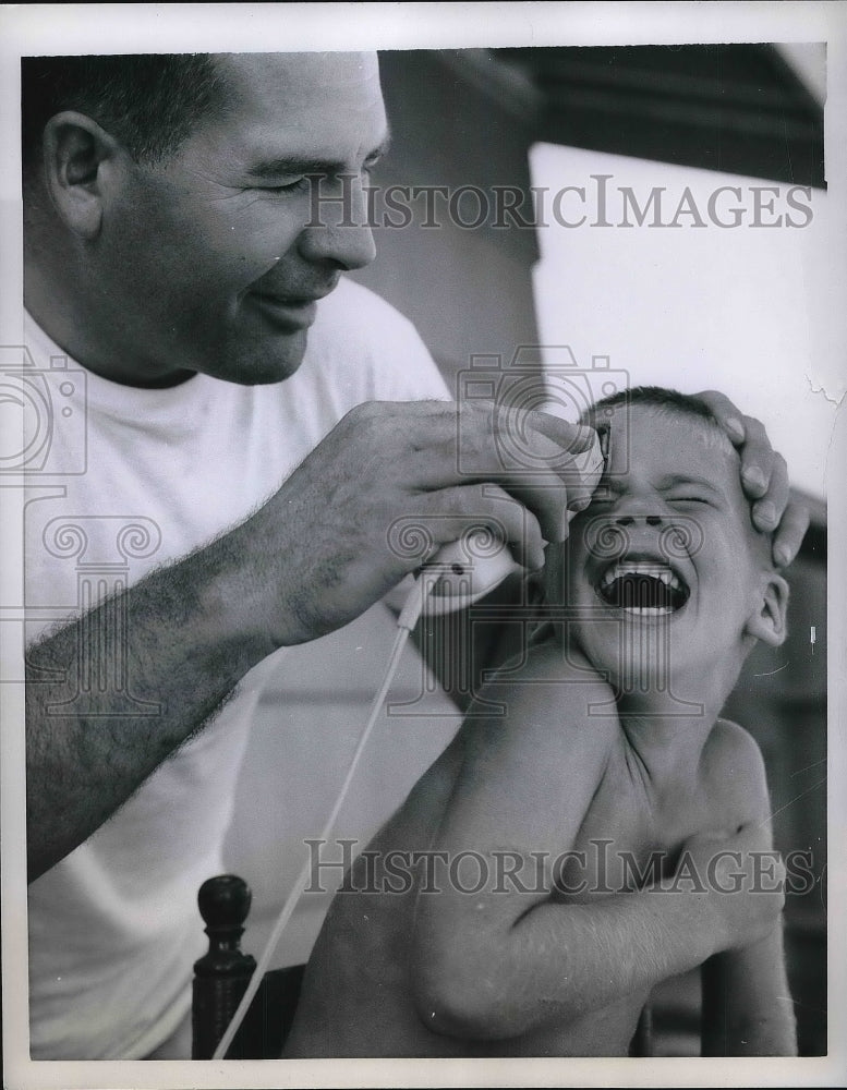 1959 Press Photo Kjil Kiilsgaard & Karl Kilsgaard During Haircut - nea95121 - Historic Images