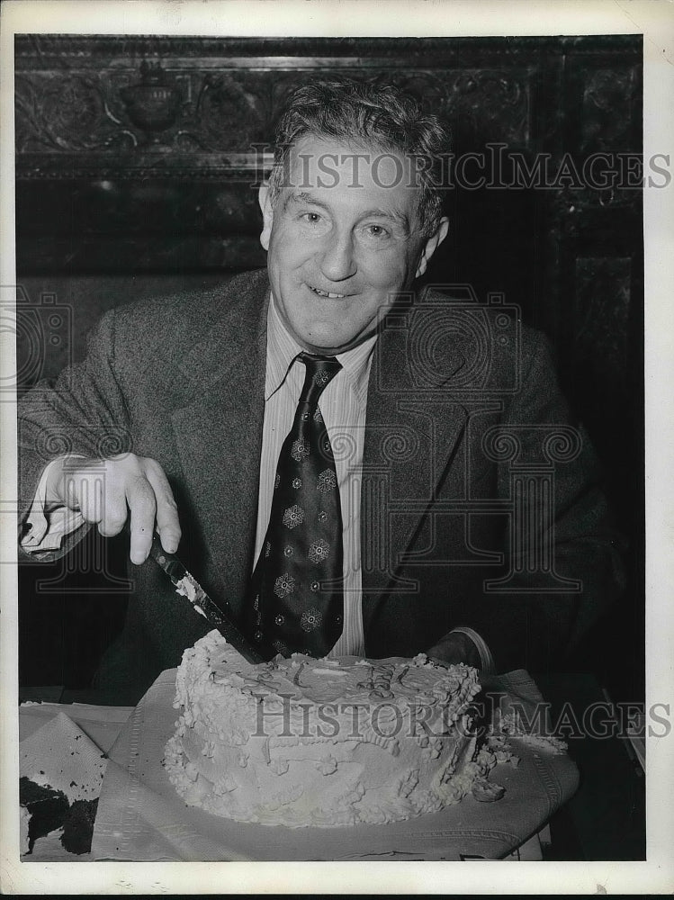1943 Senator Sheridan Downey Celebrating Birthday With Cake - Historic Images