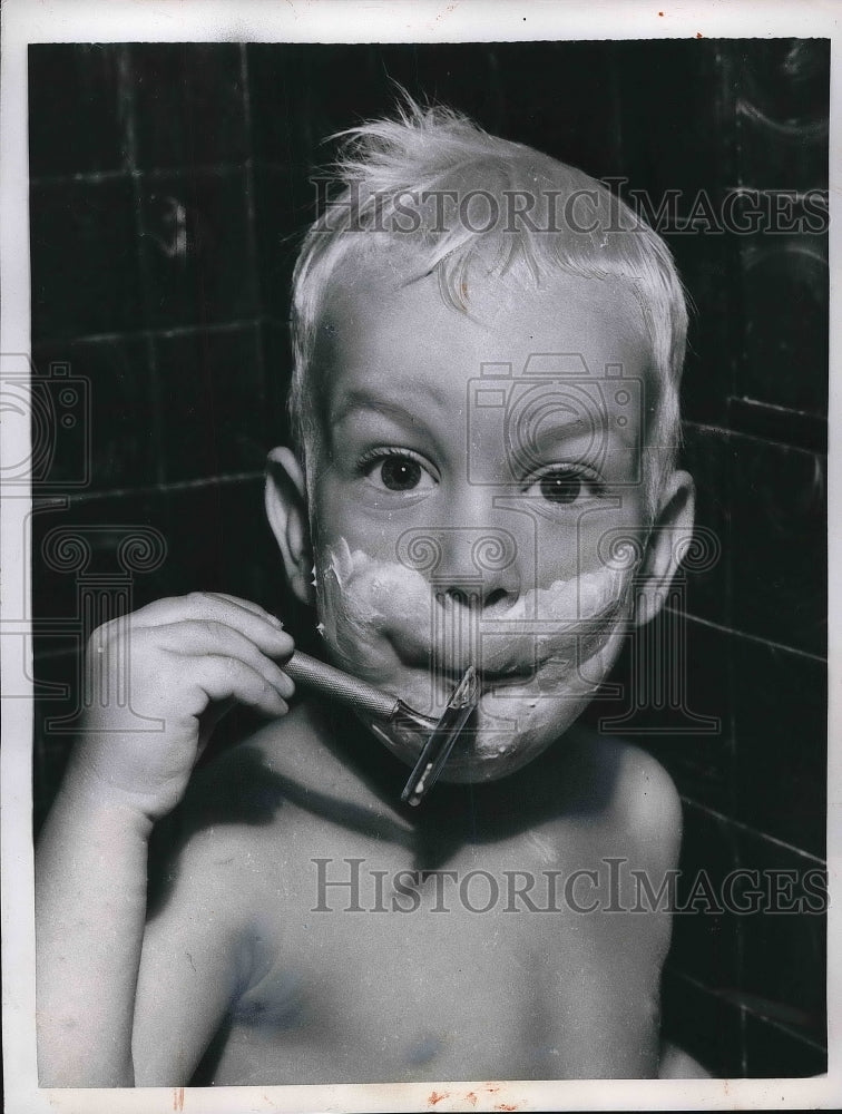 1957 Press Photo St Petersburg, Fla. baby Gary Trabant shaves himself-Historic Images