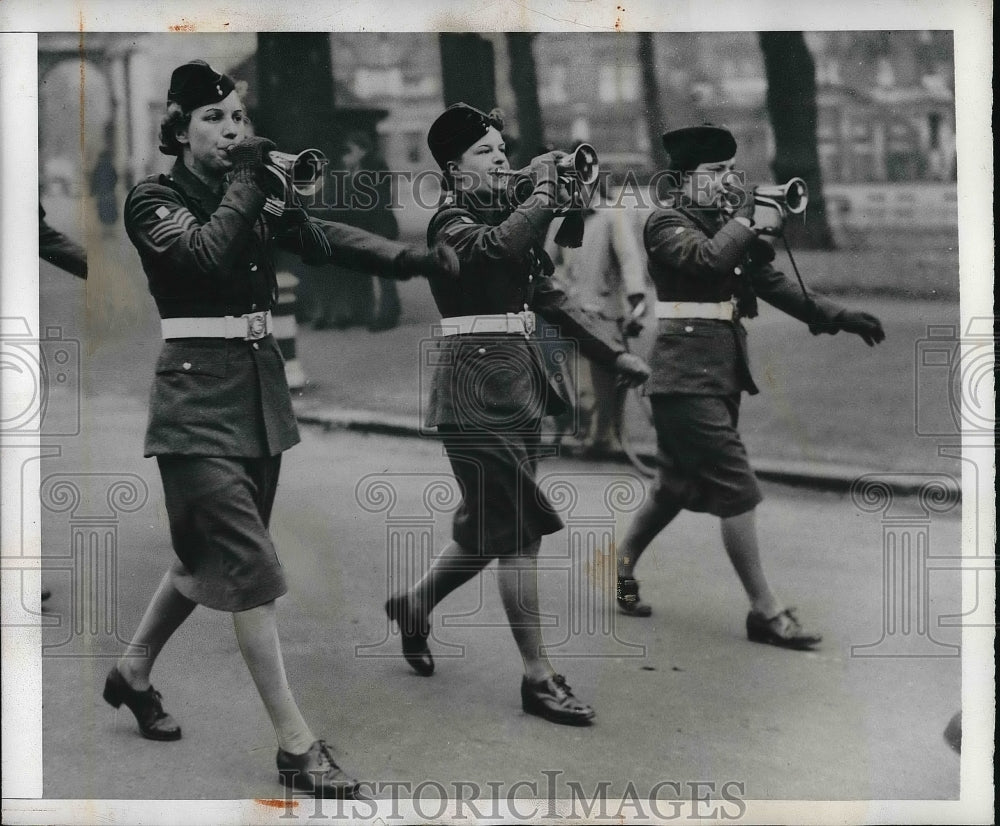 1942 Press Photo London, England, Aux Territorial Service women marching - Historic Images