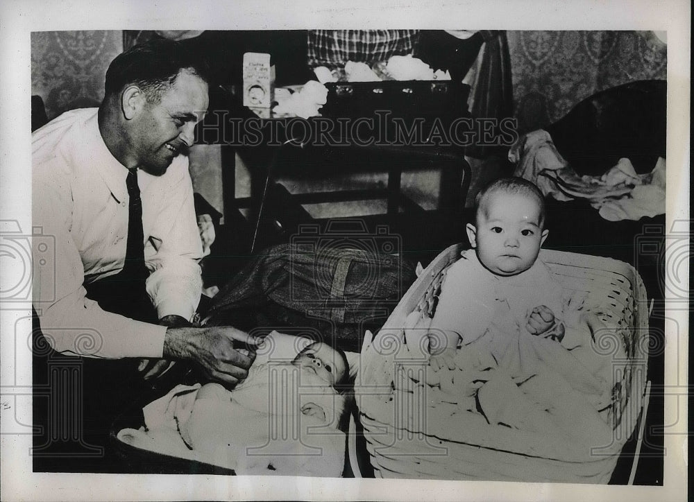 1938 Press Photo Albany, NY Eastern baseball player Hughey Holiday &amp; babies - Historic Images