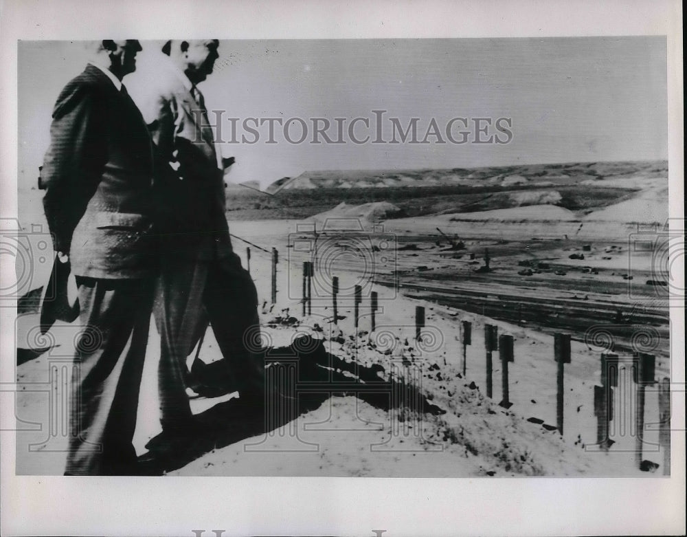 1953 President Eisenhower at Garrison Dam in N. Dak.  - Historic Images