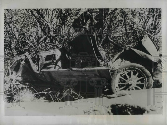 1934 Press Photo Sheriffs deputies recover bodies at San Diego, Cal. - nea95425-Historic Images