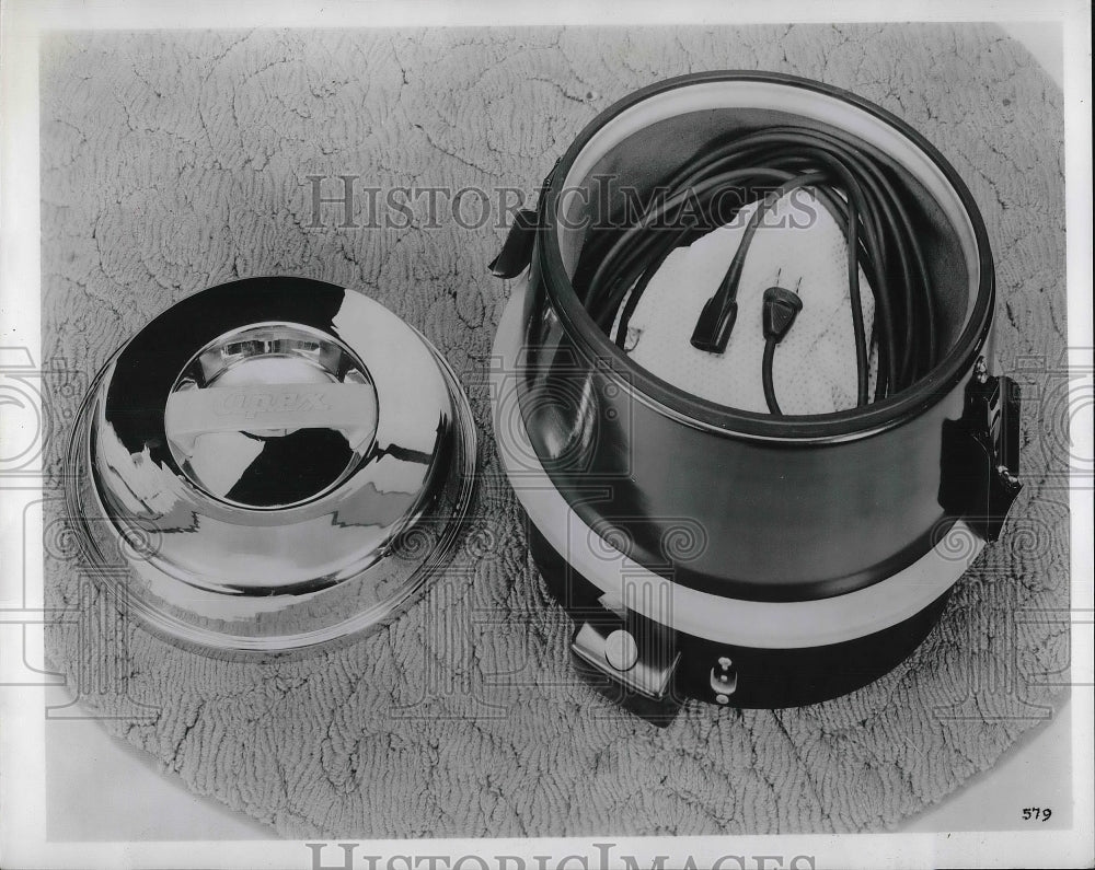 1952 Press Photo Interior view of a new style of crock pot cooker - nea95506-Historic Images