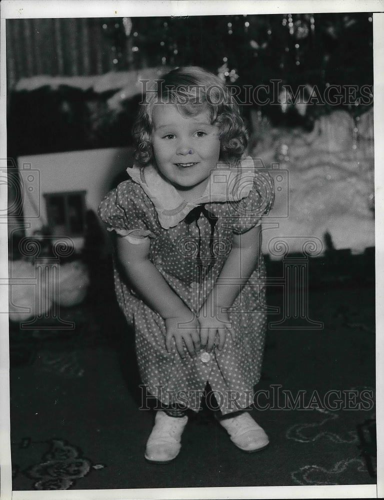 1935 Press Photo Deana Ramona Spencer Age 3 Can Recite 34 Poems &amp; Read Newspaper - Historic Images