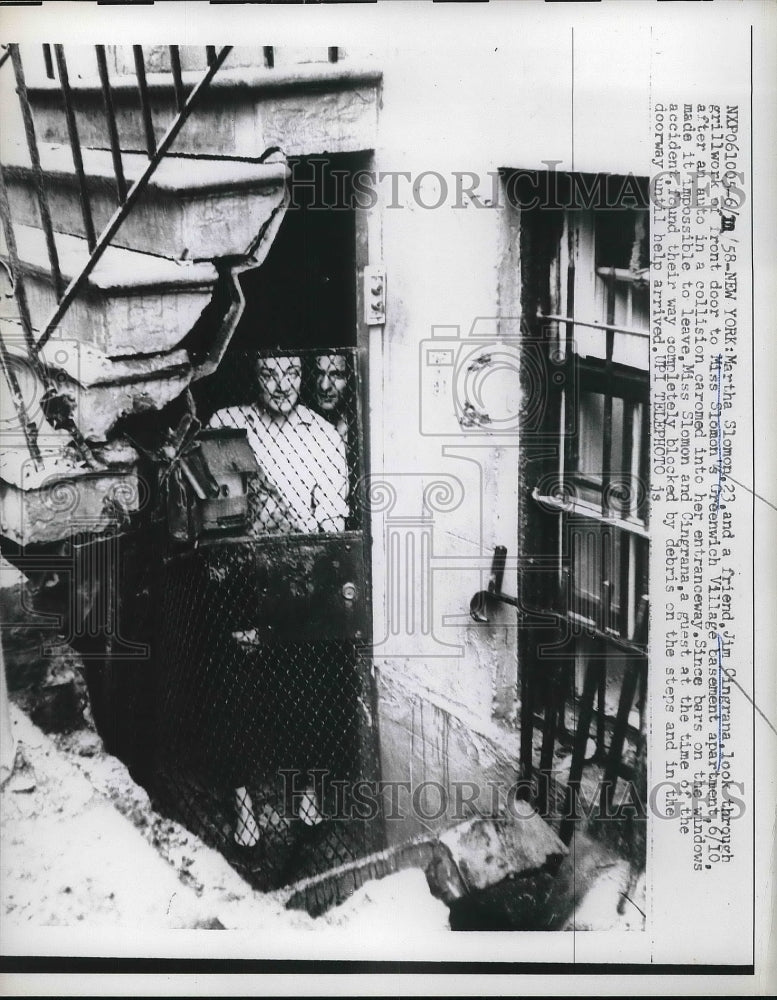 1958 Martha Slomon &amp; Jim Cingrana at Greenwich Village basement - Historic Images