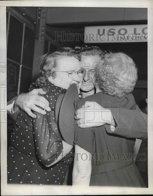 1944 Sgt James Northrup with Family  - Historic Images