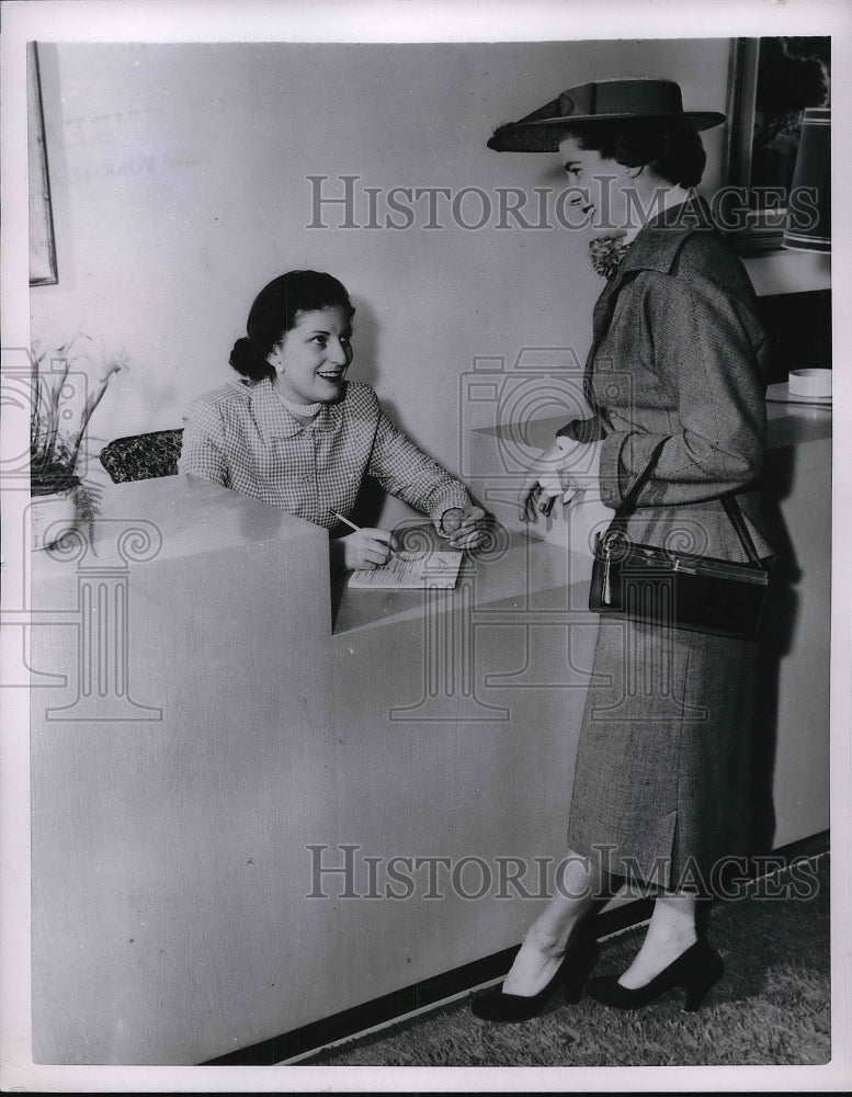 1952 Press Photo New York City Self Service Club or Salon - nea95708 - Historic Images