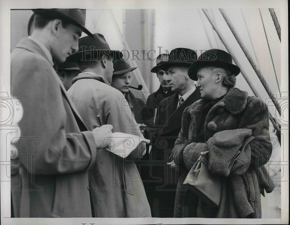 1941 Mr &amp; Mr. William Schimmel Dutch Consul General Arrives In Genoa - Historic Images