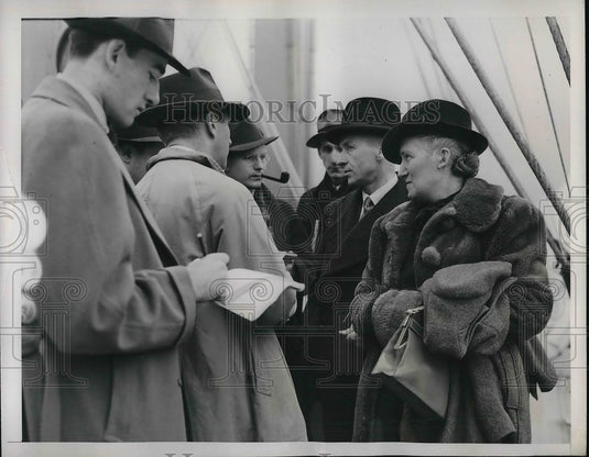 1941 Mr & Mr. William Schimmel Dutch Consul General Arrives In Genoa - Historic Images